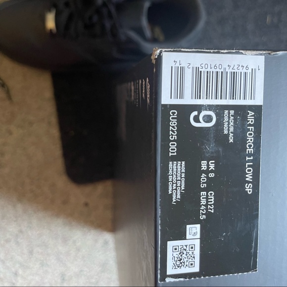 COPY - Supreme X Air Force 1.  Size 9 no creases comes with box and extra supre… - Picture 2 of 9